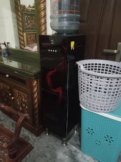 Almost new water dispenser Pell