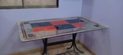 dinning table bhout achi hay  high Quality