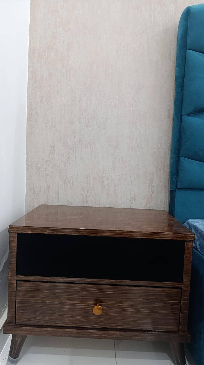 Dressing Table and side table 3