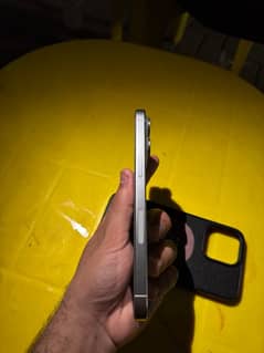 15 pro max white 97 % battery health