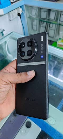 vivo x90 pro 12GB RAM 256GB memory