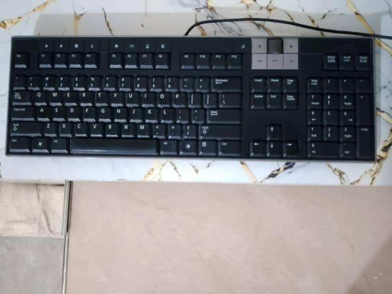 HP Computer for selling  full computer set Monitor,CPU, keyboard,Mouse 2