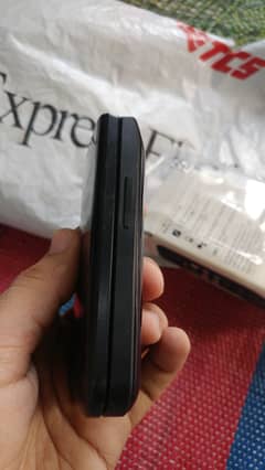 Nokia 2720 Flip