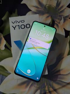 Vivio Y100 with box and original 85 watt charger