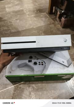 Xbox one s 500gb ( FAULTY)