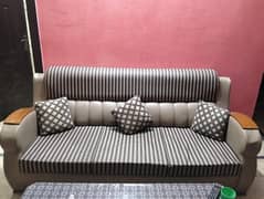 5 Seater Sofa with 5 Cusions