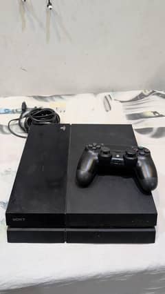 Ps4 (500gb) with two controllers