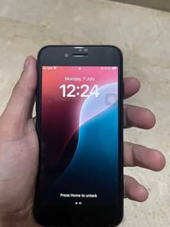 Selling iphone se 3rd generation 2022 in brand new condition