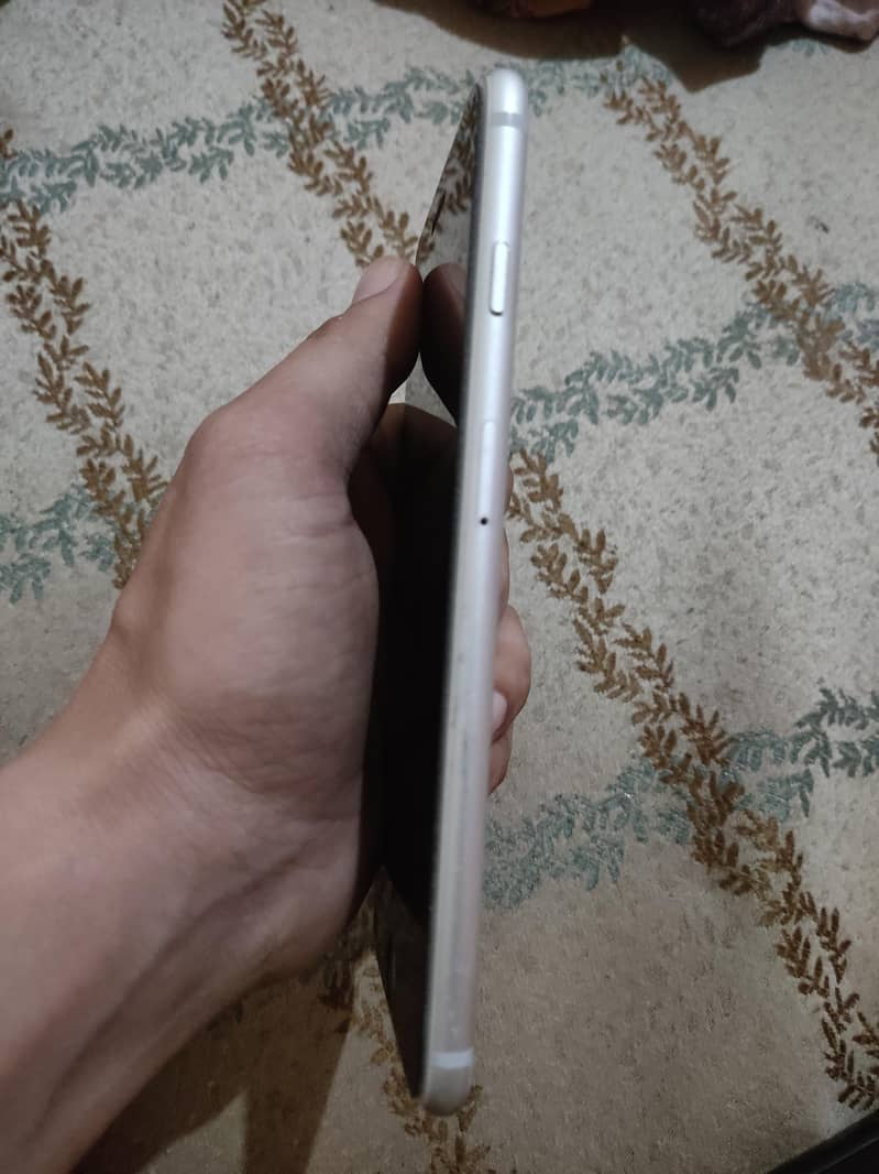 I phone 6 plus 10/10 only 3 week use 2