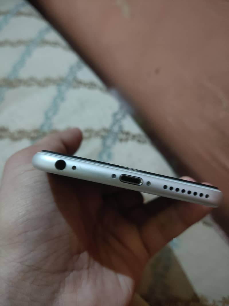 I phone 6 plus 10/10 only 3 week use 4