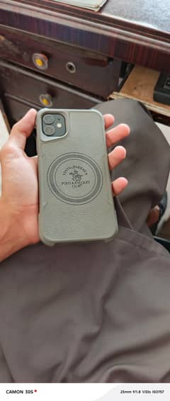 IPhone 11 (  read add. )