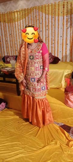 mehndi dresses availble