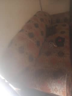zarorr k liye sale kr rha hu sofa set