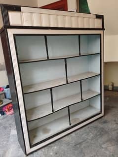 Bartan Wali Almari, Showcase