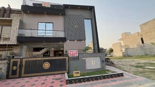 8 Marla Short Corner Double Storey House For Sale