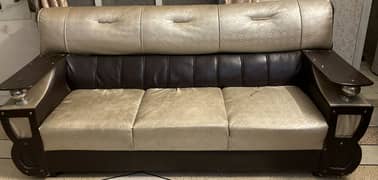 Gently used comfortable modern stylish and low in price sofa set