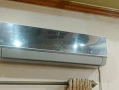Gree ac 1.5 ton non inverter with good condition