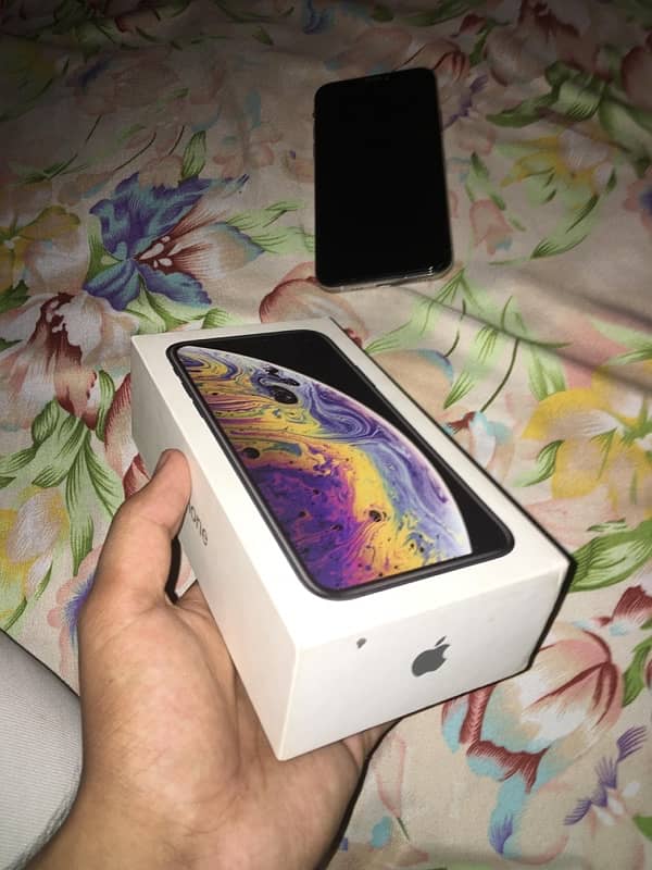 iphone xs 64 sim show FU with box 1