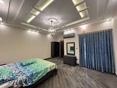 Luxury Living Facing Park 1 Kanal Upper Portion for Rent!