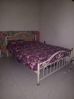 queen bed