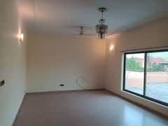 01 KANAL DESIGNER LUXURY UPPER PORTION AVAILABLE FOR RENT