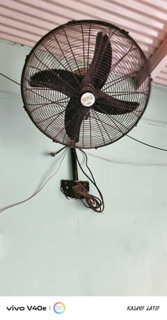 Bracket fan for sale located in orangi town Karachi near German school