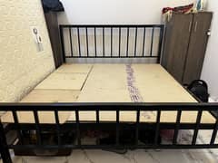 King side bed with 2 cupboards