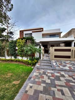 1 Kanal Owner Build Few Years Used Modern Bungalow For Sale In Phase 3