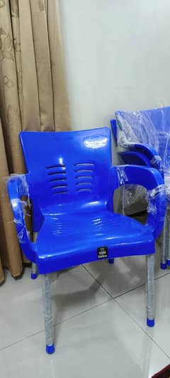 8 Plastic chairs