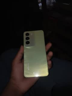 Vivo y100