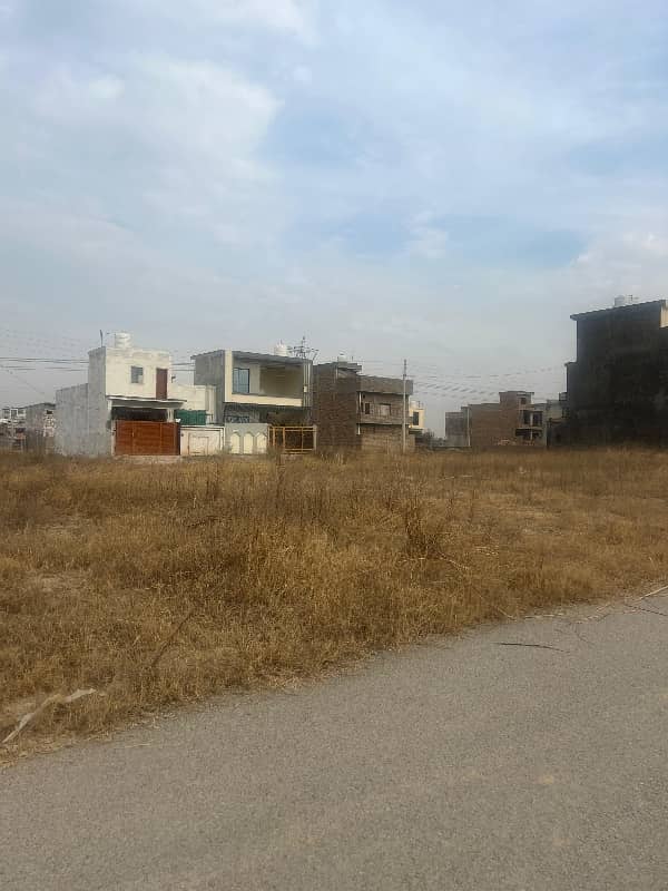 05 Marla Plot E Extension St 96 & 97. Plot Available For Investor Rate Size 5 Marla 3