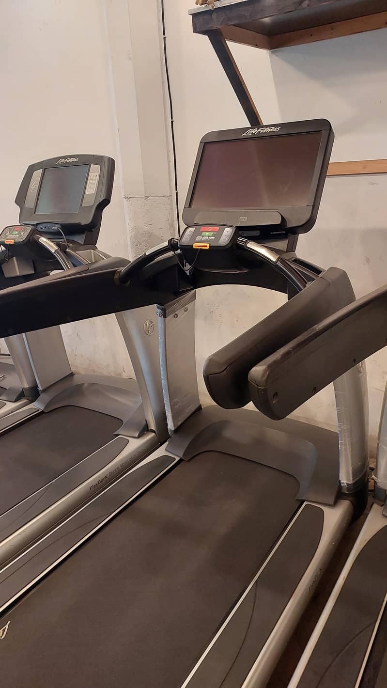TREADMILL / RUNNING MACHINE / WALKING MACHINE / ELETCTRIC TREADMILL 10