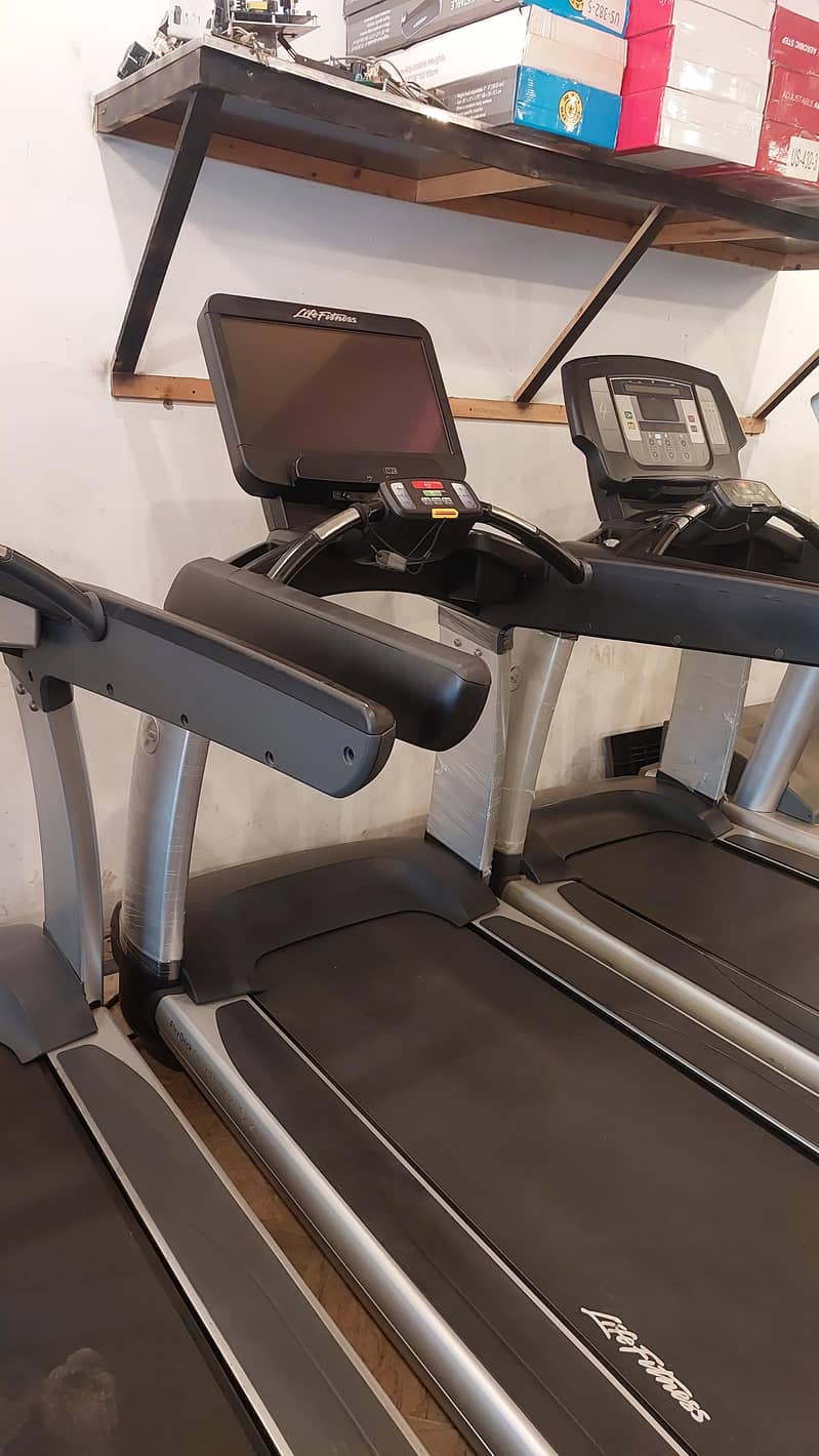 TREADMILL / RUNNING MACHINE / WALKING MACHINE / ELETCTRIC TREADMILL 12