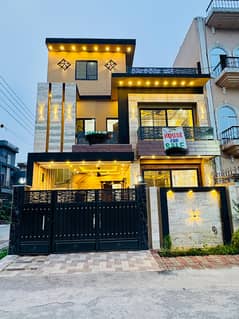 4 MARLA BRAND NEW HOUSE FOR SALE C BLOCk PHASING PARK