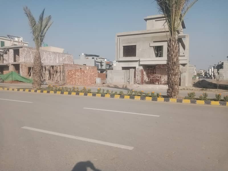 5Marla good location plot available in Crystal Block Parkview City Lahore 1