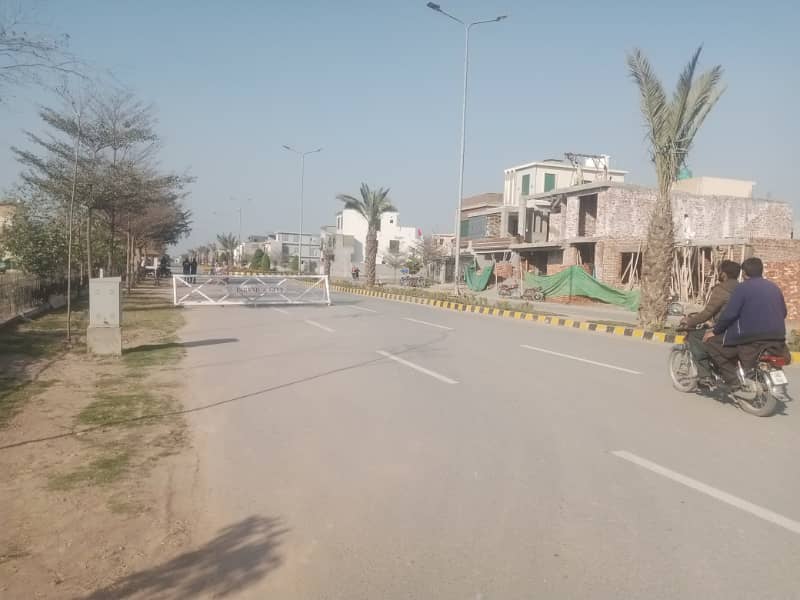 5Marla good location plot available in Crystal Block Parkview City Lahore 2