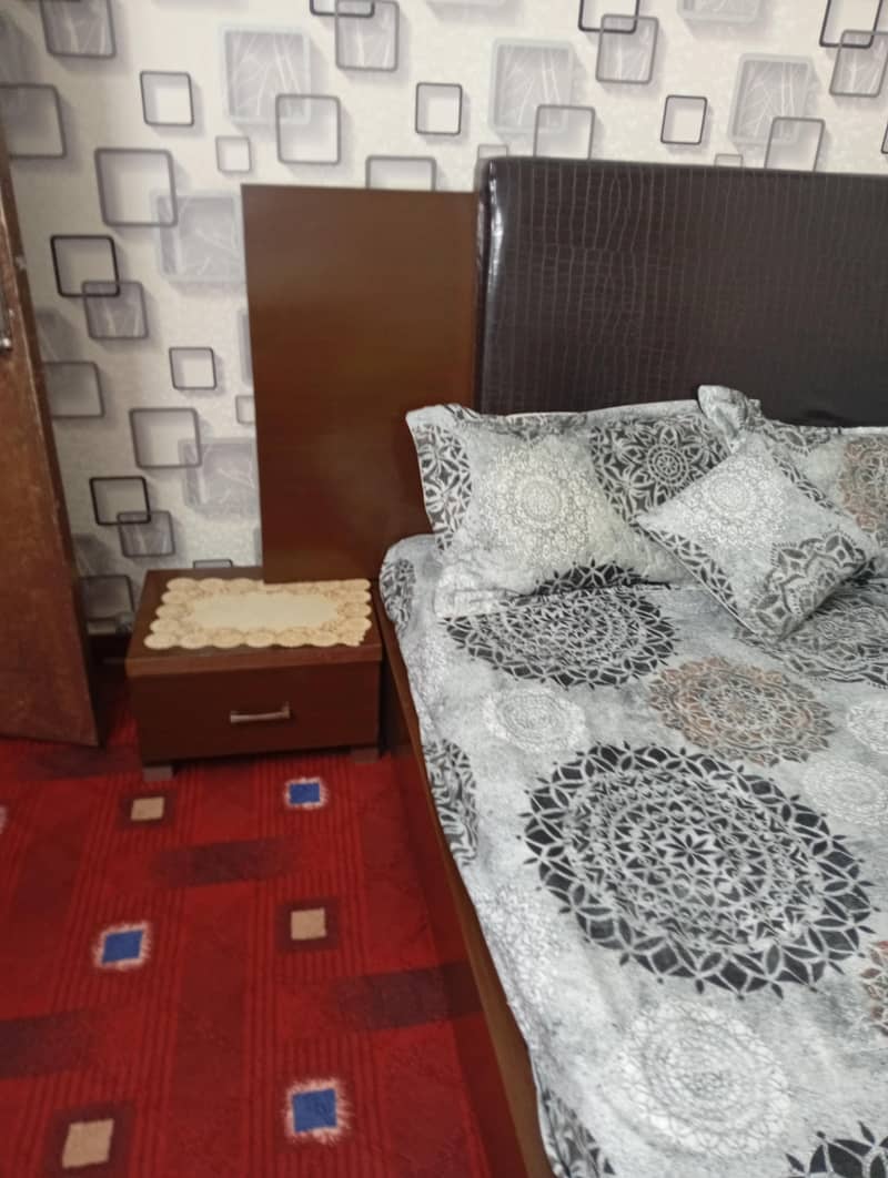 Bed with 2 side table and dressing table 3