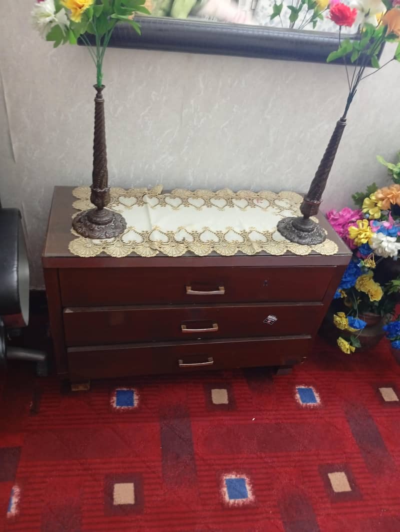 Bed with 2 side table and dressing table 4