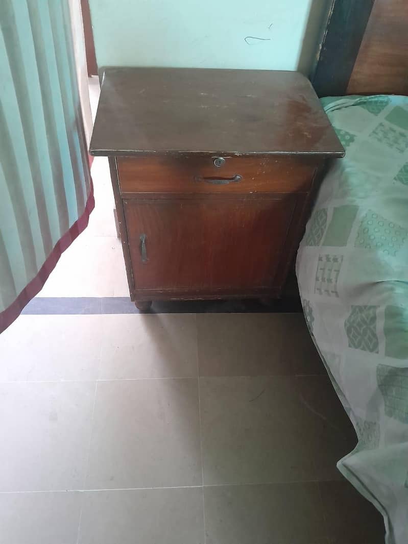 double bed with side tables and dressing table 1