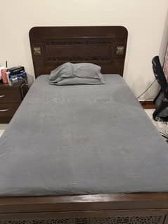 Bed + dressing table