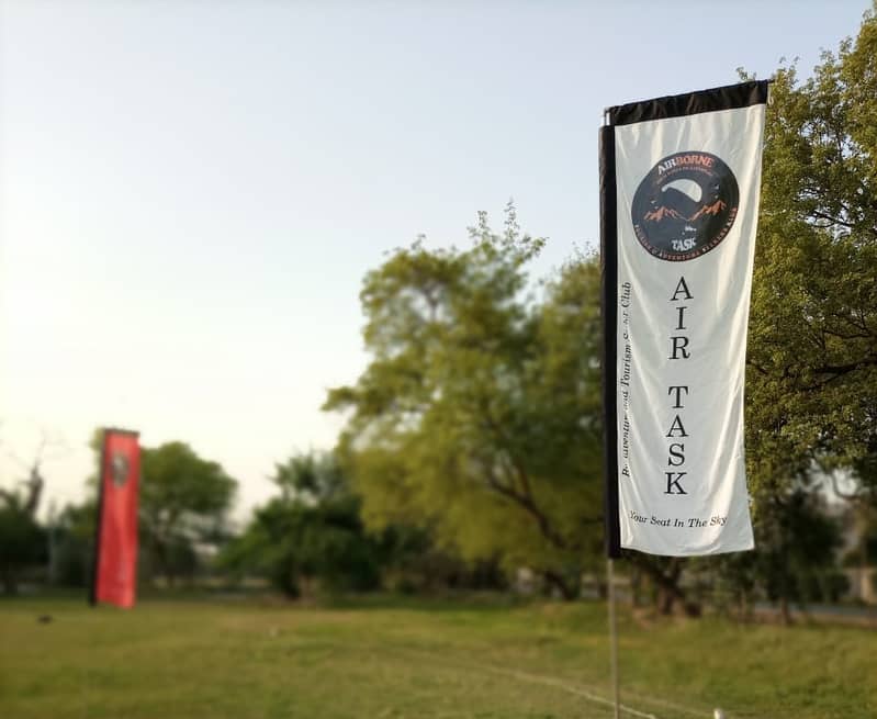 Advertising with Custom Feather Flag , teardrop & rectangular flag 7