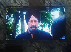LED Smart TV 60" for sell minor uper glass break