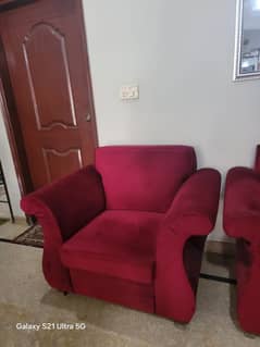 7 seater sofa set available in good condition