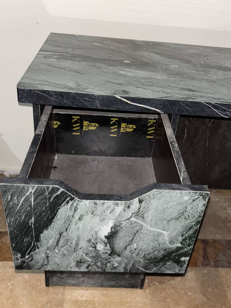 UV Sheet Computer Table 3