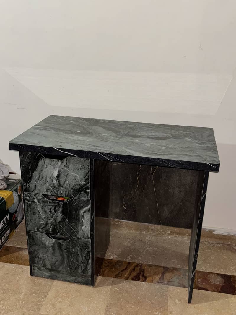 UV Sheet Computer Table 4