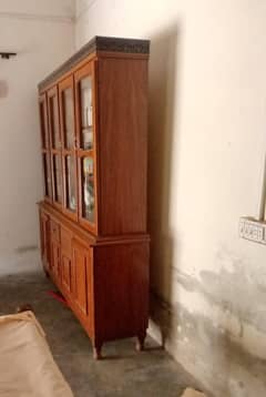 showcase/bertan almaari
