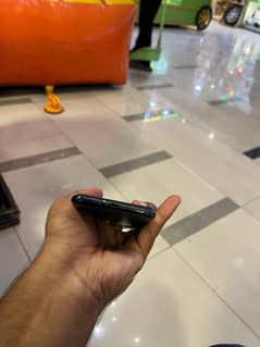 I phone 11 pro 256 gb bettry 78% display change