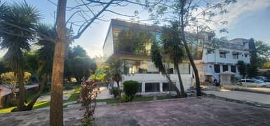 F-10 6000 Sqft Building Big Lawn Parking for Cafe, Restaurant, Hospital etc