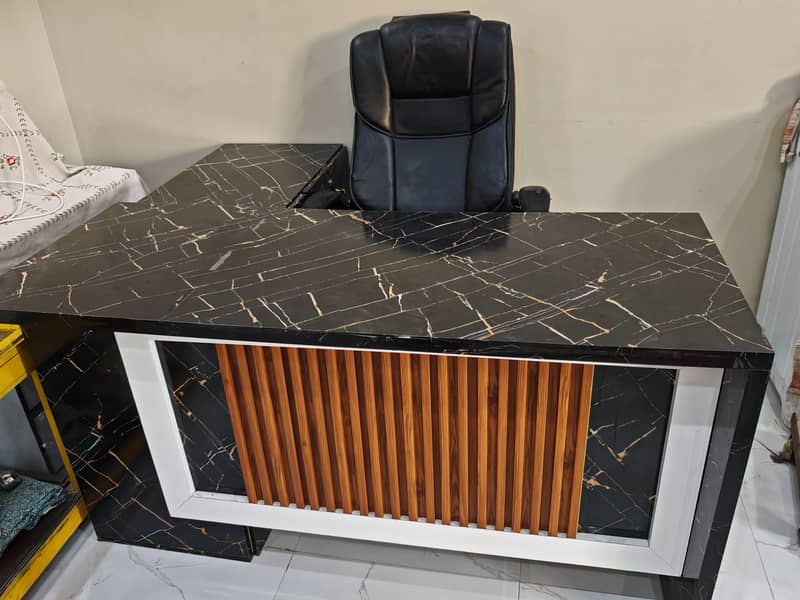 OFFICE / COMPUTER TABLE 1