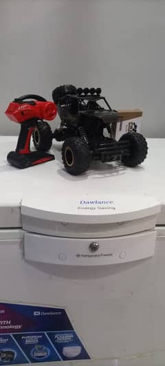 Rc jumbo size rock crawler hain sab se bara size